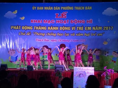 Trường mầm non Hoa Mai tham gia biểu diễn văn nghệ  khai mạc hè, phát động tháng hành động vì trẻ em năm 2017 của UBND Phường Thạch Bàn